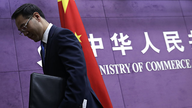 Китай обвинил США в развязывании "торговой войны" 