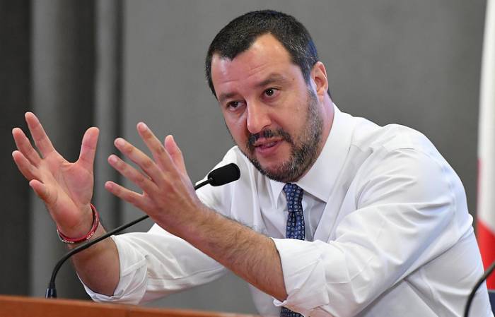 Глава МВД Италии намерен добиваться запрета на высадку мигрантов с международных судов
