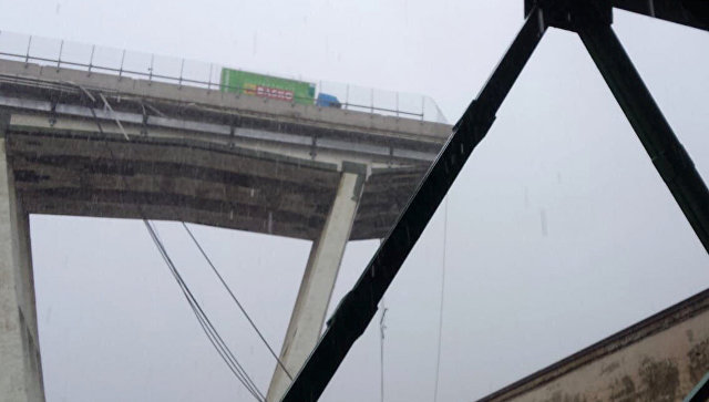 На севере Италии обрушился мост: есть погибшие