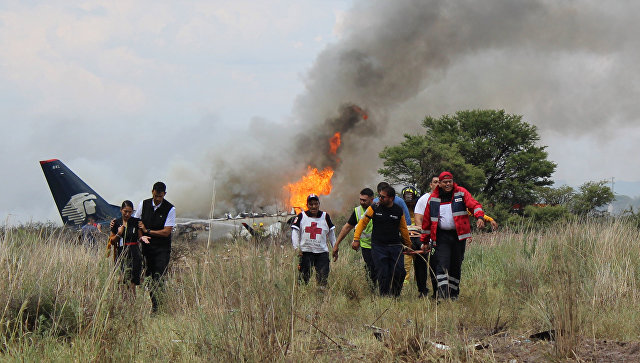 Более 60 пострадавших при аварии самолета в Мексике выписали из больниц

