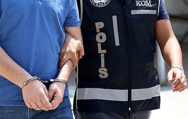 В Турции арестовали отставных военных за связи с Гюленом
