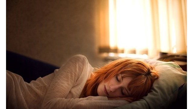 Медики определили оптимальное время сна

