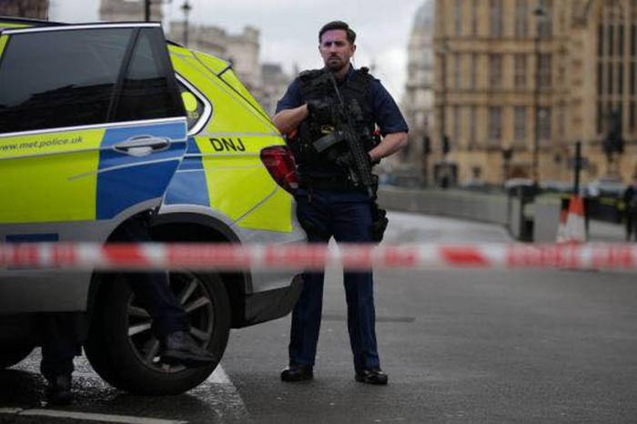 В Лондоне мужчина с молотком напал на двух женщин
