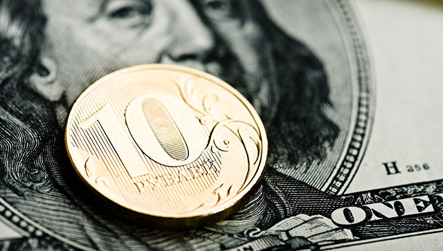 Доллар протестировал отметку 69 рублей впервые с апреля 2016 года
