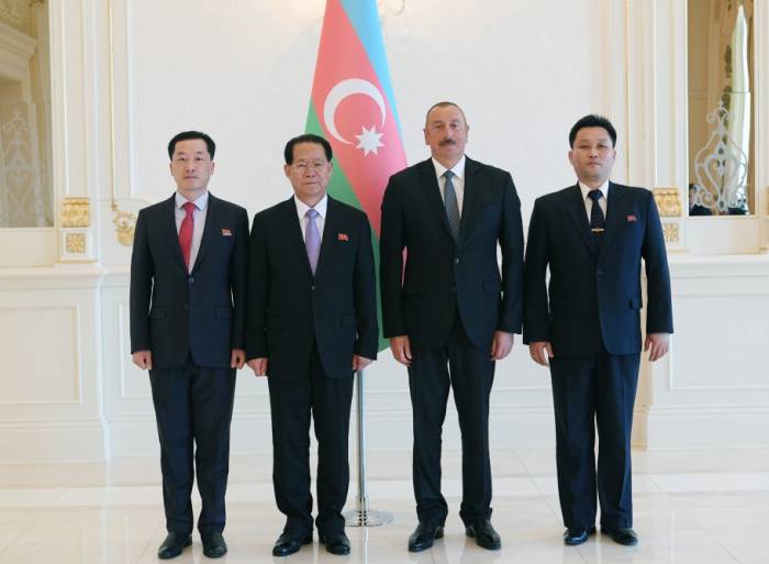 Ильхам Алиев принял верительные грамоты новых послов - ФОТО