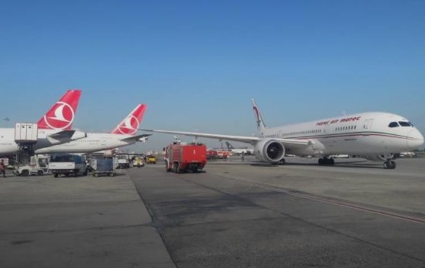 В турецком аэропорту столкнулись самолеты
