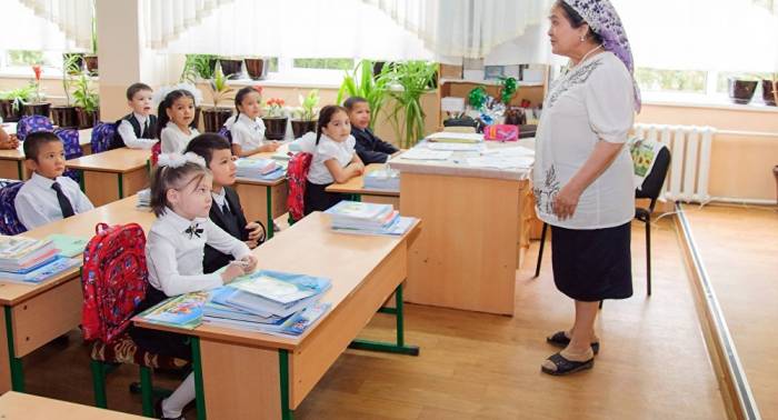 В Узбекистане увеличат зарплаты учителям 