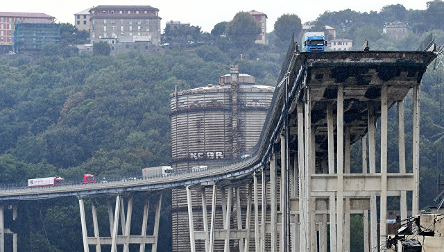 Число жертв обрушения моста в Генуе достигло 41

