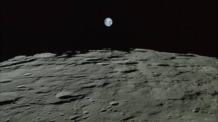 Ученые: Землю все время атакуют мини-луны