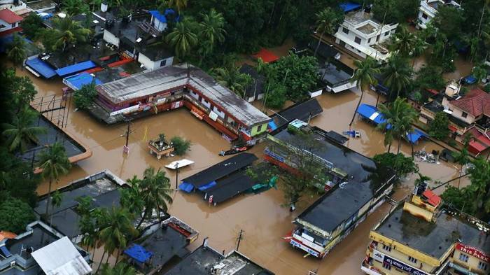 Жертвами наводнений в Индии стали свыше 400 человек
