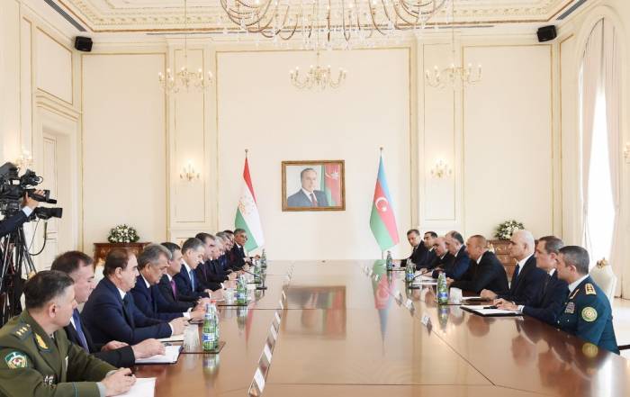 Встреча президентов Азербайджана и Таджикистана в расширенном составе 