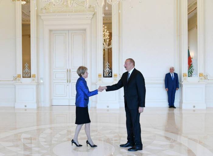 Президент Ильхам Алиев принял верительные грамоты послов ряда стран - ФОТО 