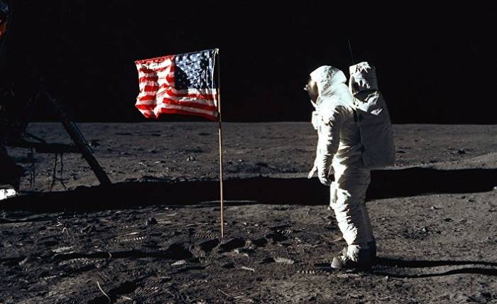 В США готовят космическую экспедицию на Луну