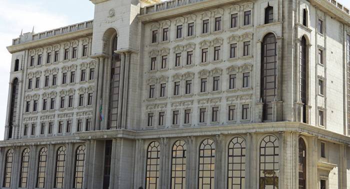 Право жить в Азербайджане получили три с лишним тысячи иностранцев
