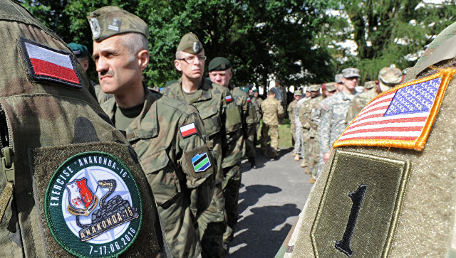 В Польше военный избил двух американских солдат
