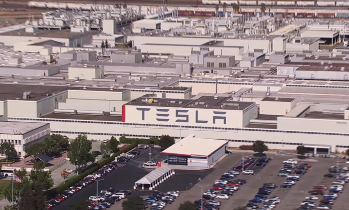 На заводе Tesla в Калифорнии произошел пожар
