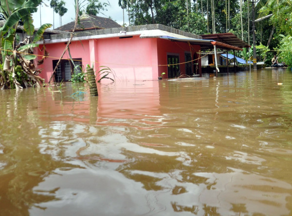 Наводнение в Индии: 445 погибших