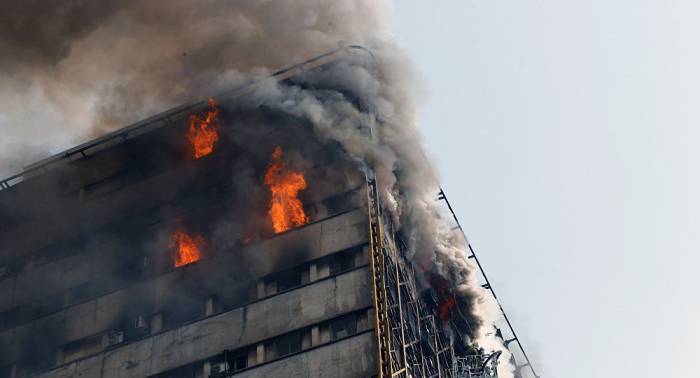 В Тегеране загорелось здание нефтяной компании