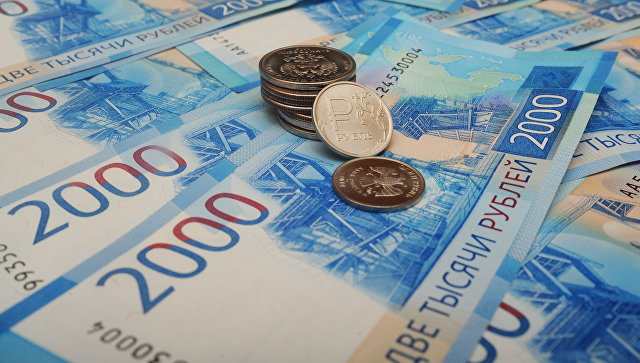 Рубль открыл торги укреплением к доллару и к евро

