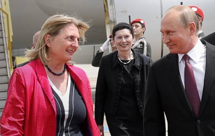 Путин прибыл на свадьбу главы МИД Австрии - ВИДЕО