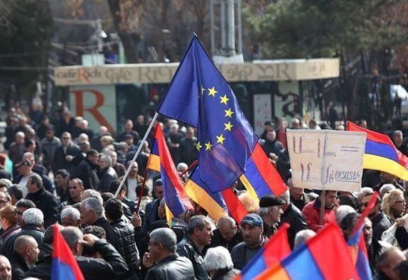 "Мы хотим в НАТО": в Армении усиливаются антироссийские настроения - АНАЛИЗ
