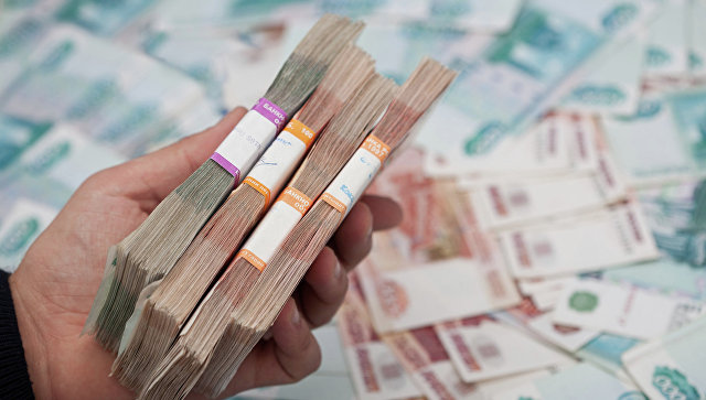 Кассир банка по ошибке выдала безработному 400 тысяч рублей
