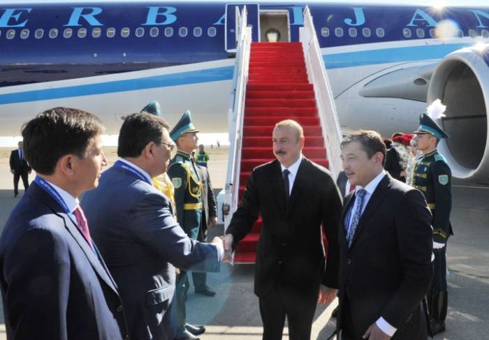 Ильхам Алиев прибыл с визитом в Казахстан