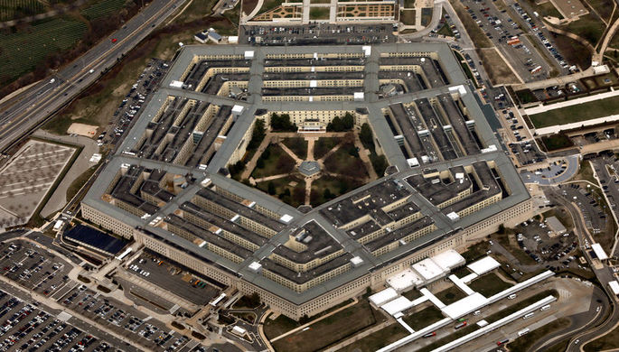 В Пентагоне опровергли сообщения о вывозе коалицией боевиков из сирийской провинции
