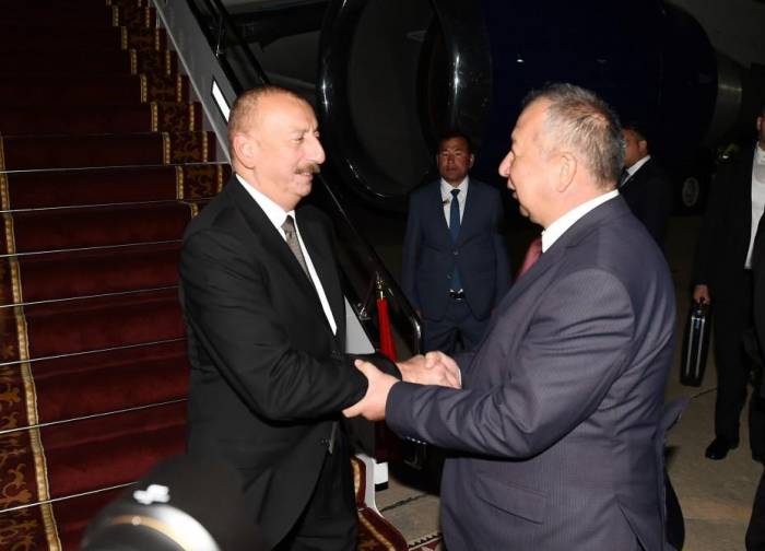 Ильхам Алиев прибыл с визитом в Кыргызстан - ФОТО
