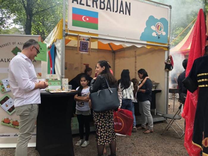 Азербайджан на фестивале посольств в Нидерландах - ФОТО