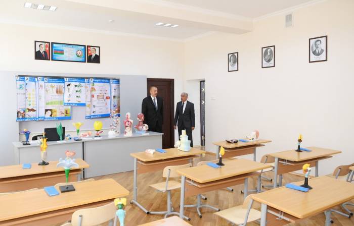 Ильхам Алиев посетил школу номер 192 - ФОТО