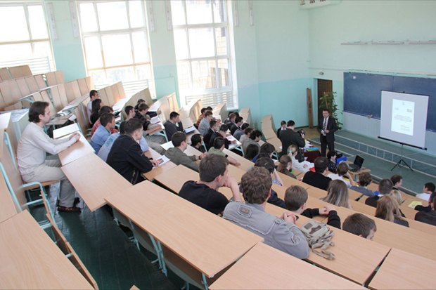 Первокурсники Бакинского исламского университета размещаются в другие вузы
