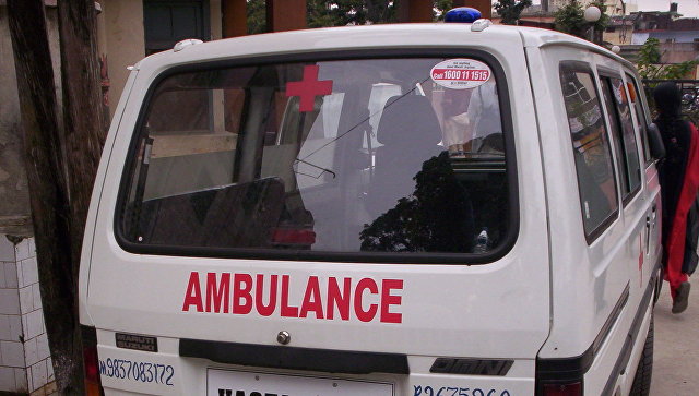 В Индии 13 человек погибли при падении автобуса в ущелье