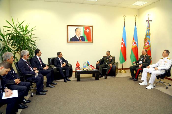 Обсуждены перспективы развития военного сотрудничества между Азербайджаном и Турцией