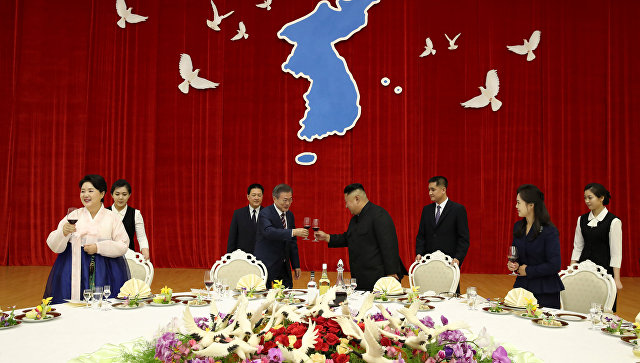 Ким Чен Ын угостил лидера Южной Кореи корнями колокольчика
