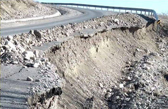 В Азербайджане на ряде дорог вновь произошли оползни