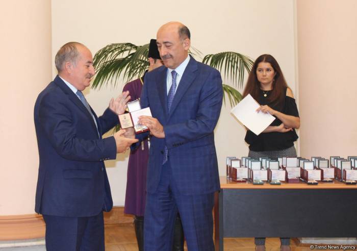 В Баку состоялась торжественная церемония награждения деятелей культуры 