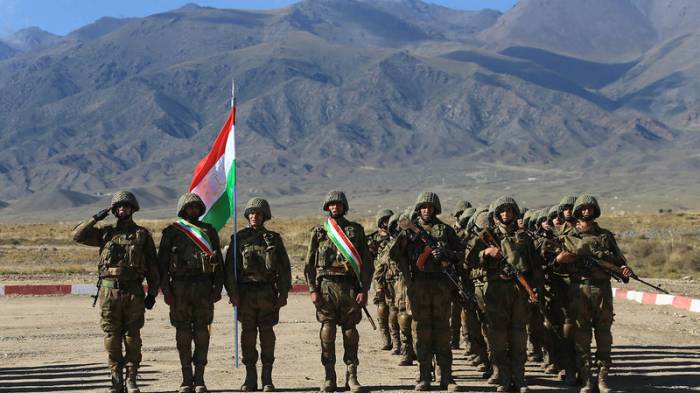 Таджикистан и Узбекистан проводят совместные военные учения
