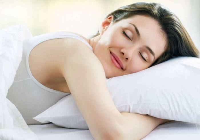 Ученые определили самую вредную для сна позу