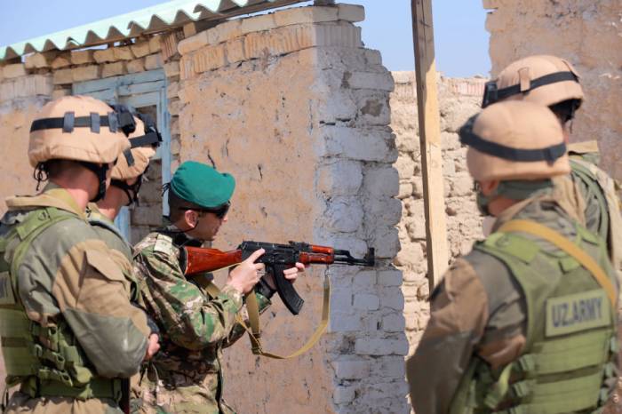 Узбекистан и Таджикистан остановили условных террористов