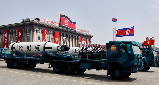 В Пхеньяне прошел военный парад 
