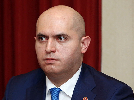 Армянский депутат Пашиняну: Вы разрушаете аппарат госуправления