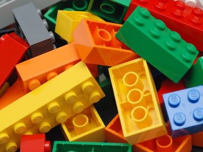 В Великобритании в упаковке детского конструктора Lego нашли лезвие
