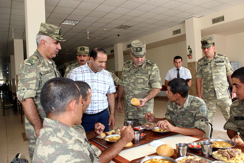 Сотрудник Аппарата омбудсмена Азербайджана посетил воинские части