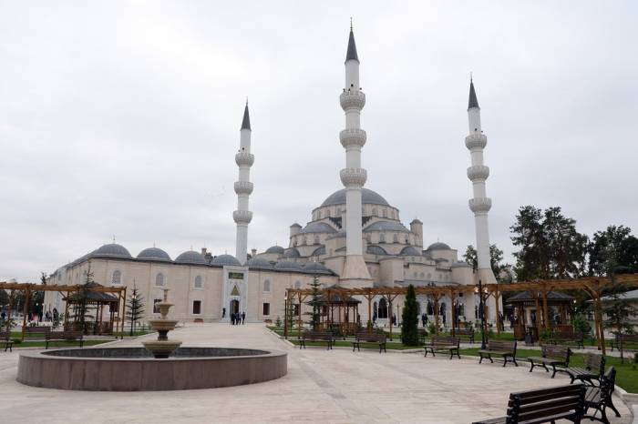 В Бишкеке открылась Центральная мечеть
