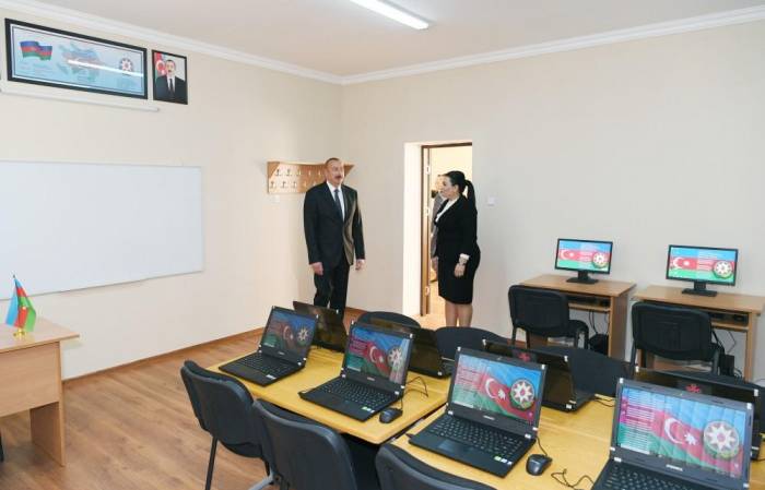 Президент ознакомился с условиями после капремонта в школе номер 227 в Баку - ФОТО
