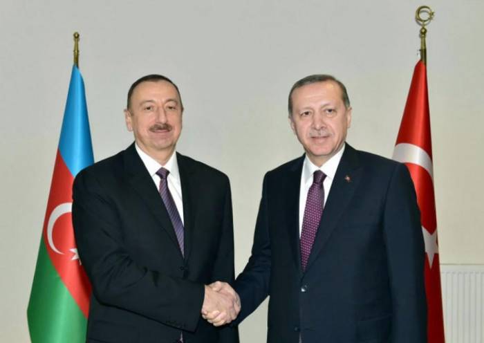 Президенты Азербайджана и Турции посетили Аллею шехидов в Баку
