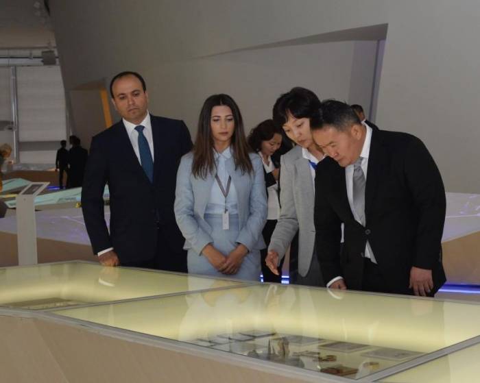 Президент Монголии побывал в Центре Гейдара Алиева - ФОТО 