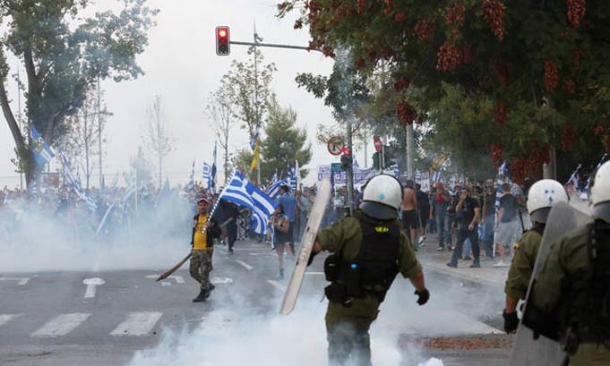 В Салониках начались столкновения демонстрантов с полицией
