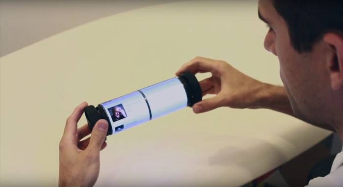 Создан гибкий смартфон в виде свитка - ВИДЕО